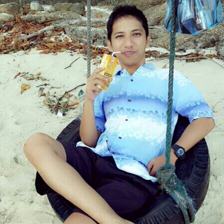 menyimak keributan timeline