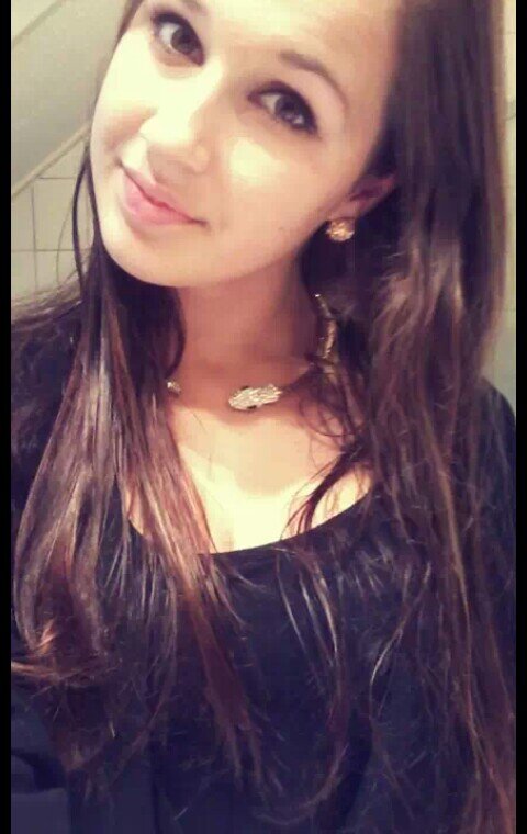 Elinee33's profile picture. Stay away from people who make you unhappy.