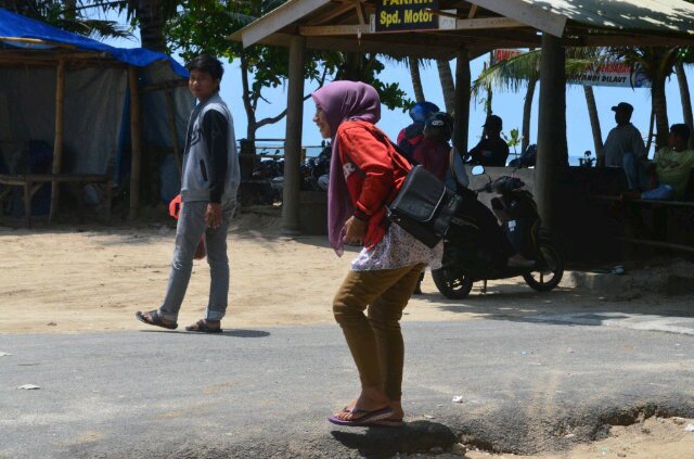 menikmati kebahagiaan di sepanjang jalan , bukan hanya di ujung jalan . Dan Allah bekerja Luar Biasa dalam Hidupku... Subhanallah..