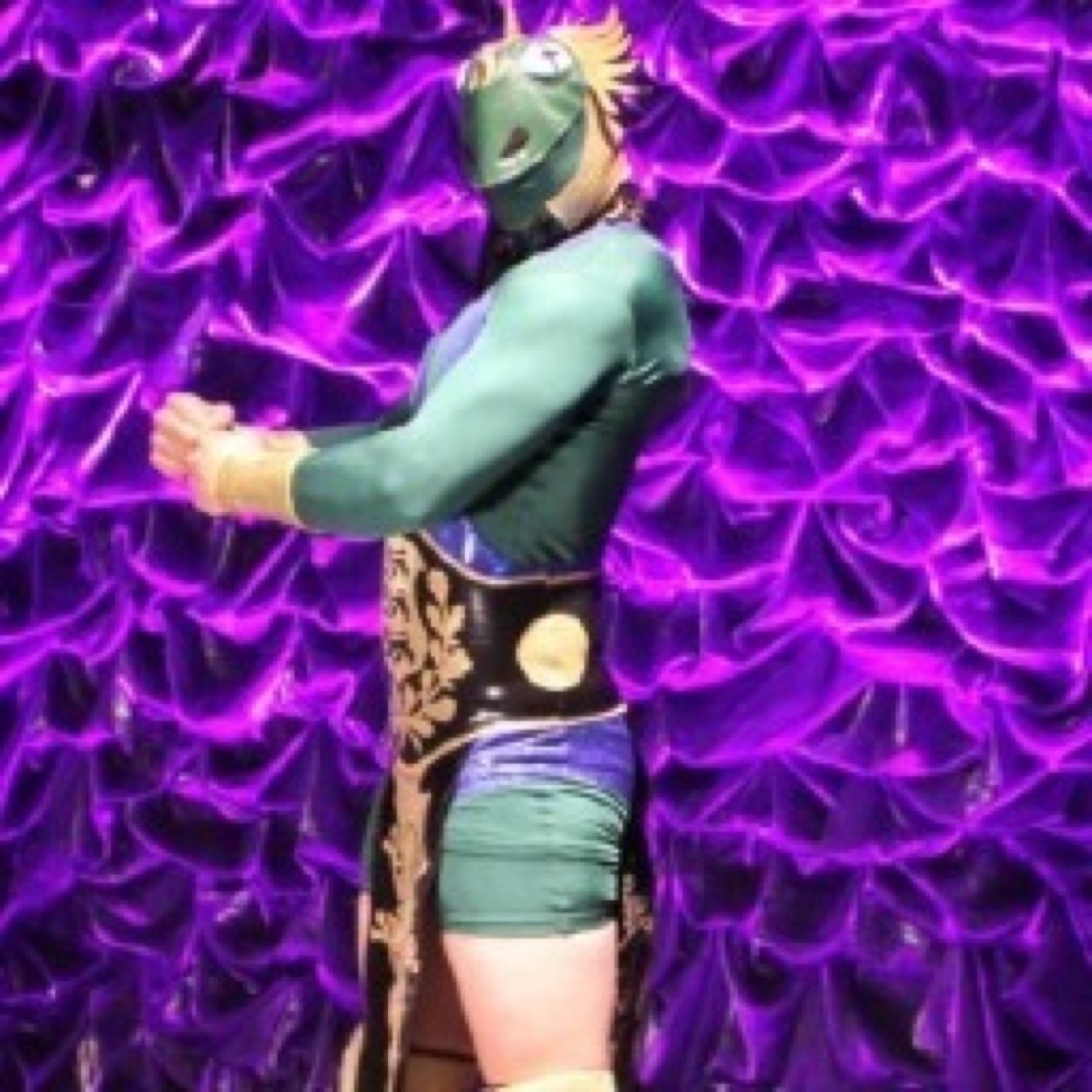 Hello I Estonian Thunderfrog! I travel the world with my Hammer Of Peace wrestling for The Gods and Estonia! You princess Miley Cyrus!