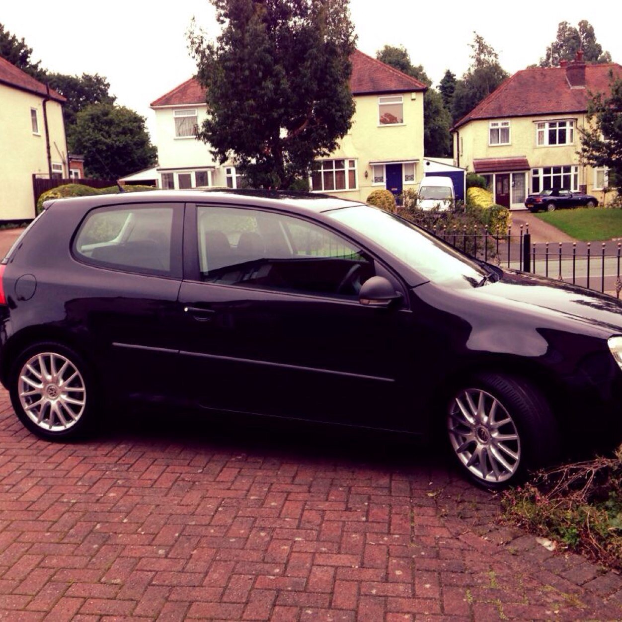 JanGuljann355's profile picture. 