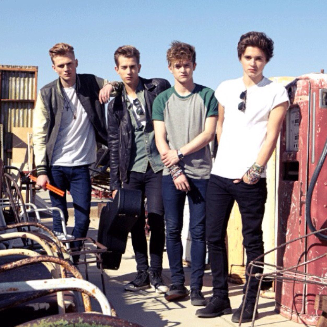 @TheVampsBand , @ TheVampsCon , @TheVampsBrad , @ TheVampsTristan , @TheVampsJames !!