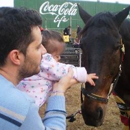 Estudiante de RR.HH.. Papa de Agostina.  La prince de la familia y marido de Silvia