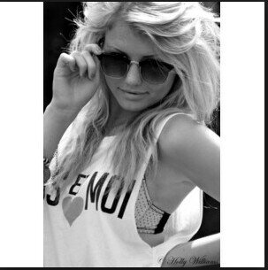 clothes_cutest's profile picture. long blonde hair and don't care.