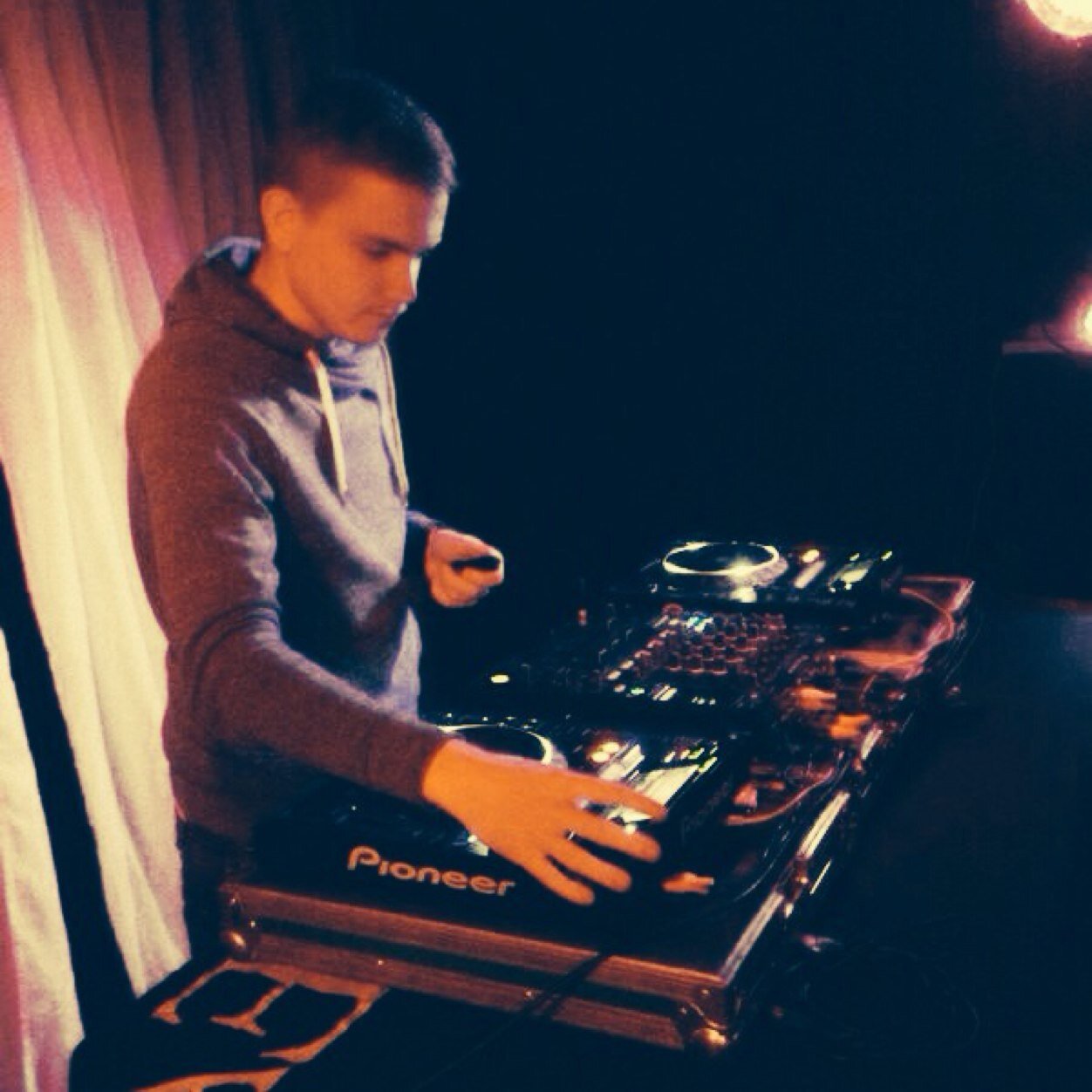 Dnoisezzo's profile picture. Progressive/Electro House producer and DJ! For Info and bookings: djdnoisezo@gmail.com