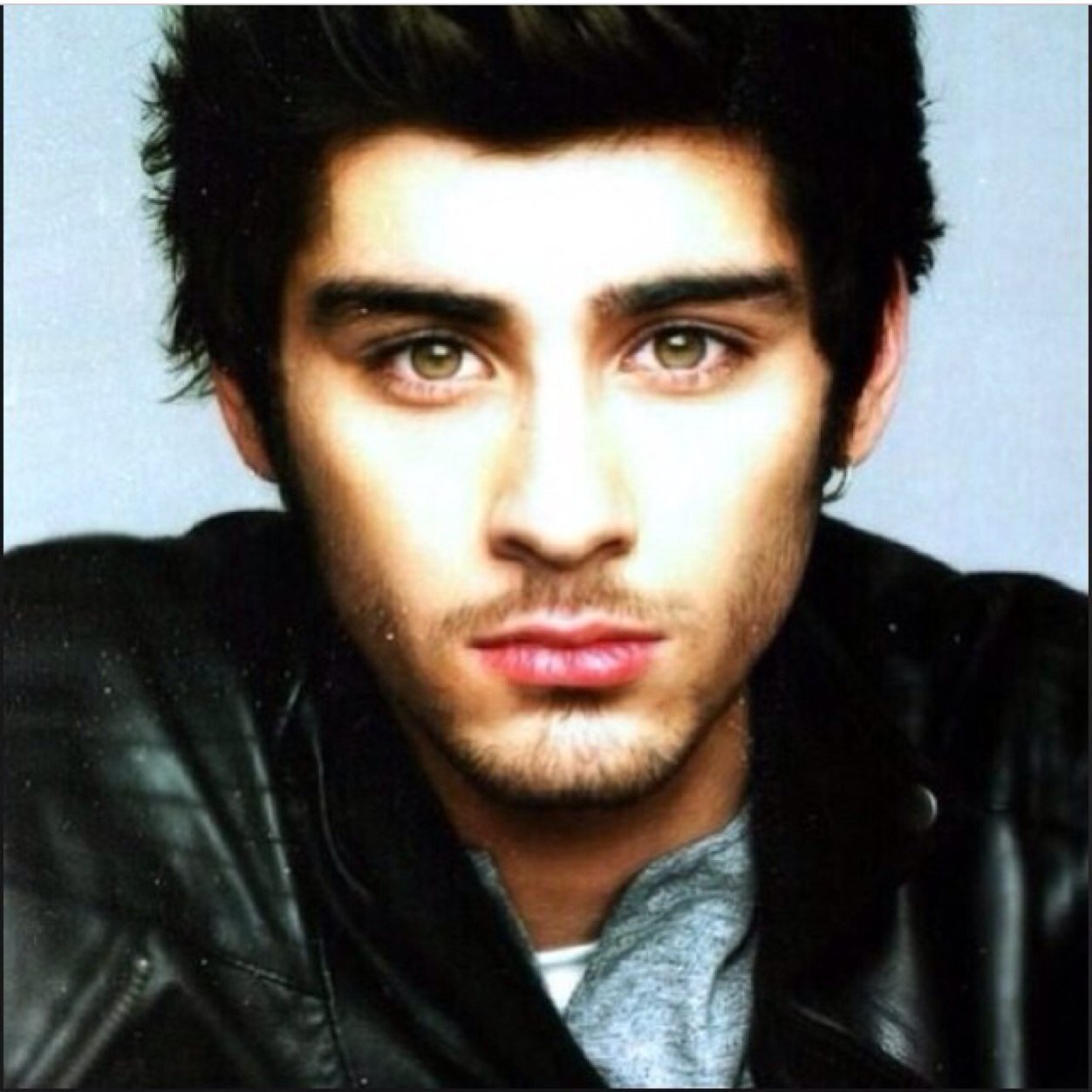 This is a free follow given bc i love you all. Follow @_xoxolarry because she gave this too you. She follows back everyone!:)