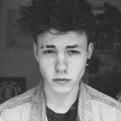 harry gregory • 19 • scopamico, coccolamico, baciamico, confidamico e tutto quello che vuoi.