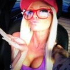 Just a hot girl from LA in Twitter!