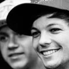 GO FOLLOW @sassylike_lou OR I UNFOLLOW YOU SHE FOLLOWS BACK