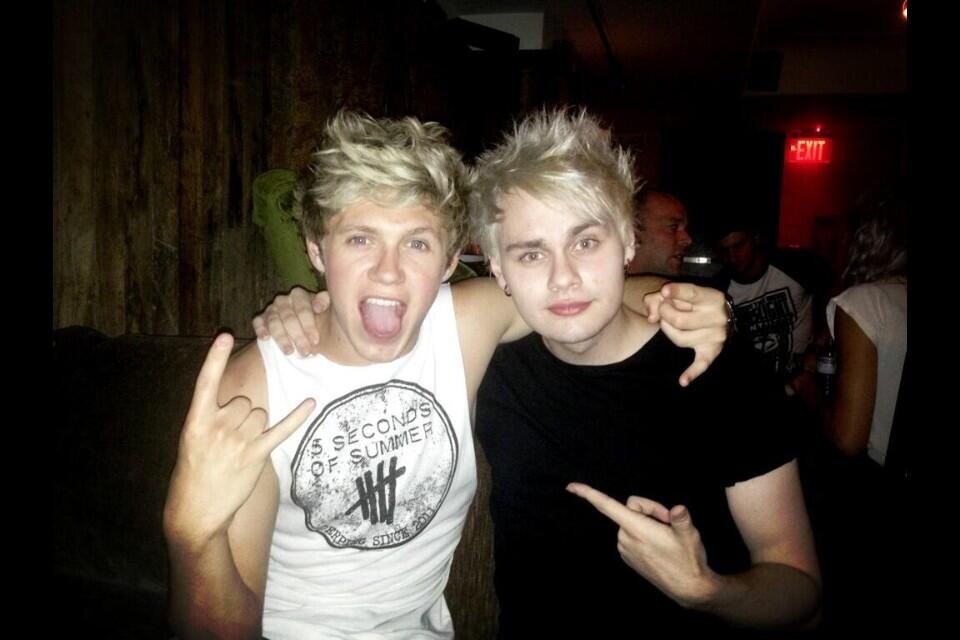 FOLLOW @TMIperfection1D PLEASE ;)