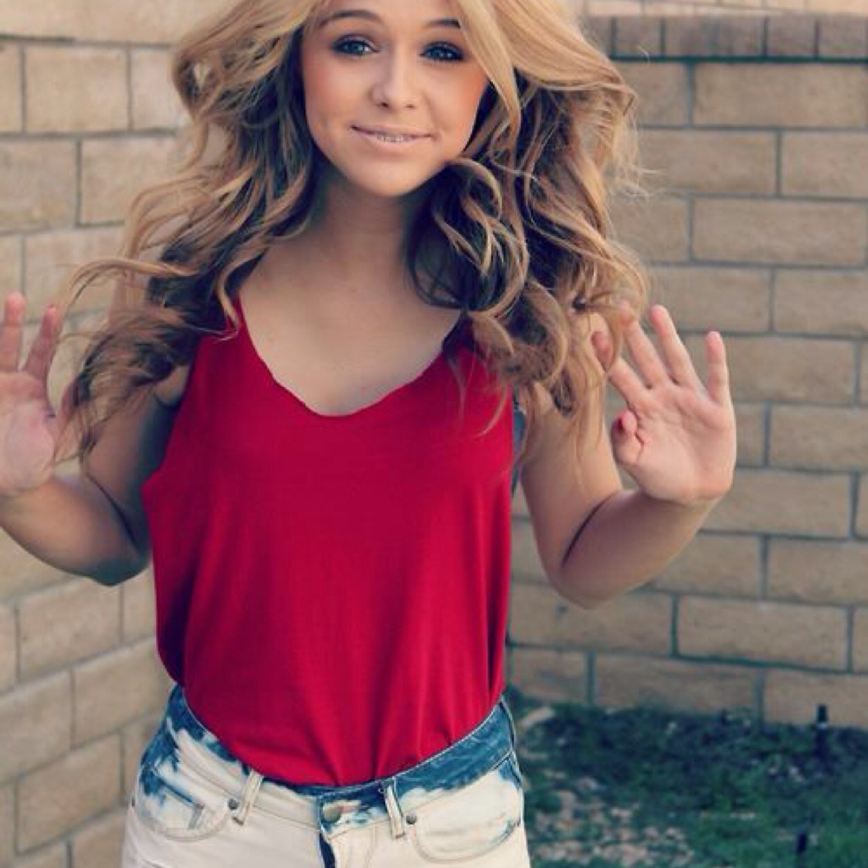 AcaciaRWH's profile picture. You suck at love(and my dick).