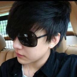 janganlah menyerah dalam menjalani hidup.akan datang keajaiban yang tak terduga.ku punya firasat tuk bisa saling mencinta denganmu. .^^.
