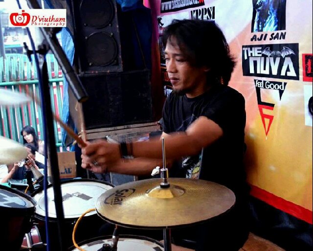 Seniman,Musisi ♬@Official_Karang ||o De Hart House Of Art || Kapuk Depok http://t.co/MNctgpOI3P