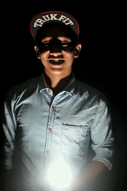 I'm sha , like muzic , like skating , like photoshoot . Exstrem itu menarik , pasti kan diri sendiri bahagia