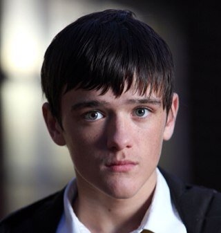 I'm kyle 15 years old a ex convict trying to make my life better i have anger issues i'm dating the beautiful @jamieowens_rp [RP]