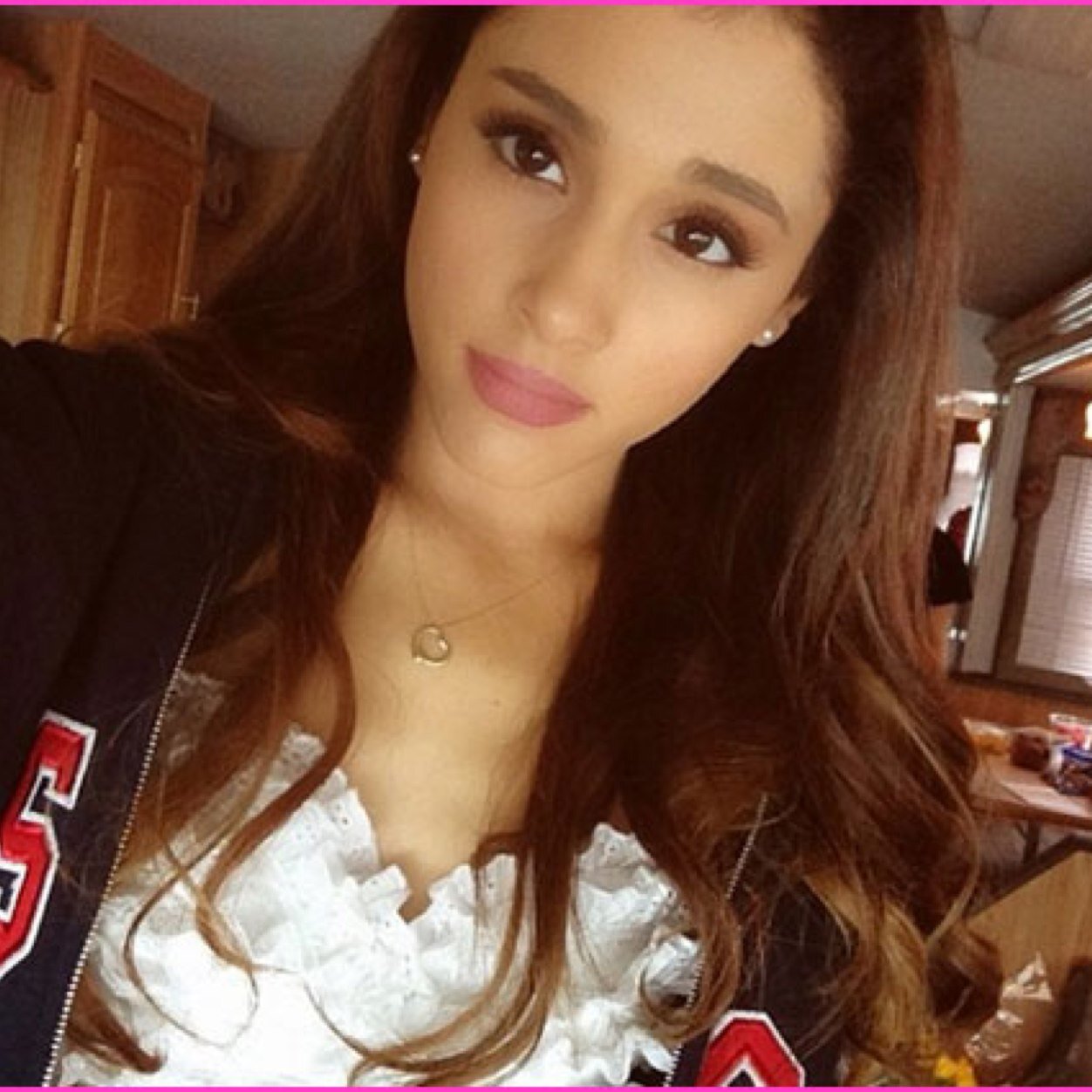 ArianazPizza's profile picture. Pizza and Cupcakes! Yum! #RWH