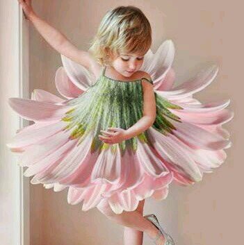 هنآگ مغرّدون عندمآ يگتبون..فـإنهم يتشگّلون على هـيئة فرح..يحلّقون بنآ إلىٰ آلوآن قوس قزح..يجلبون إلينآ السعآدهـ
فهـنيئآ لنآ بهم