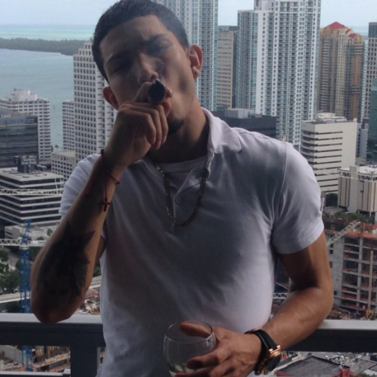 I'm a DJ trying to make moves an make a difference in the music game