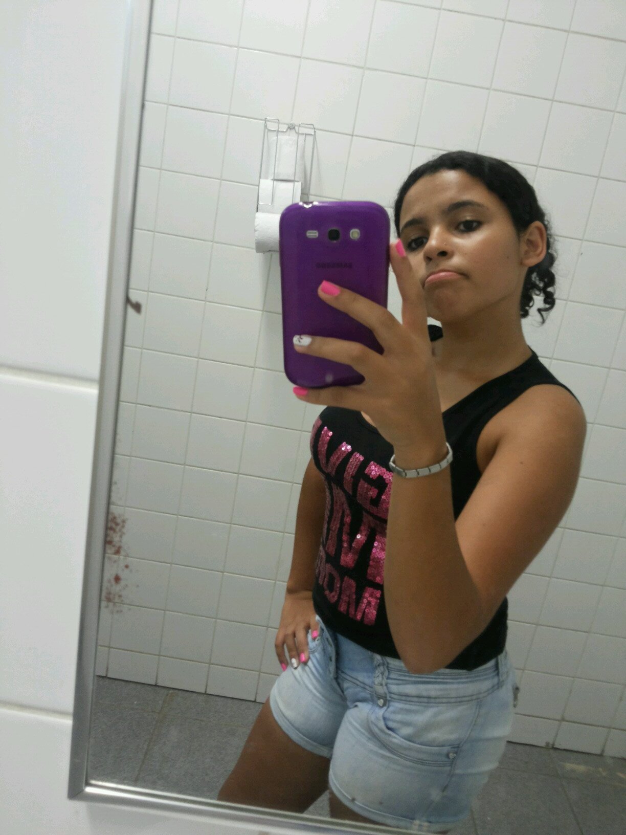 O seu abraço e seu sorriso nao me iludi mais ... instagran: @jhejhejheny