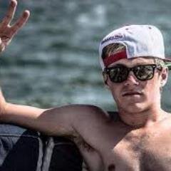 WHERE MY DIRECTIONERS AT? I'LL FOLLOW BACK IF YA ASK! 0/5 never been to a 1D concert :( come to canadaaaaaa