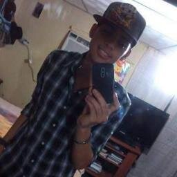Solo soy un chico comun y corriente, odioso chistoso lucho por lo que quiero soy chevere, me encanta la musica idolo musical daddy yankee, y siempre con Dios