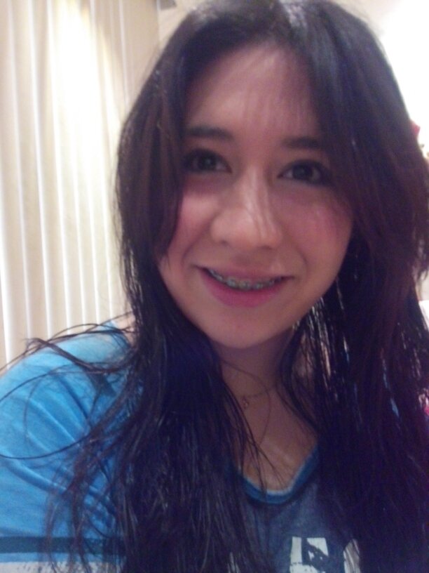 Colecciono  cachivaches, amo mi carrera!, tengo mucha fe y creo que todo es posible si en verdad lo deseas :)