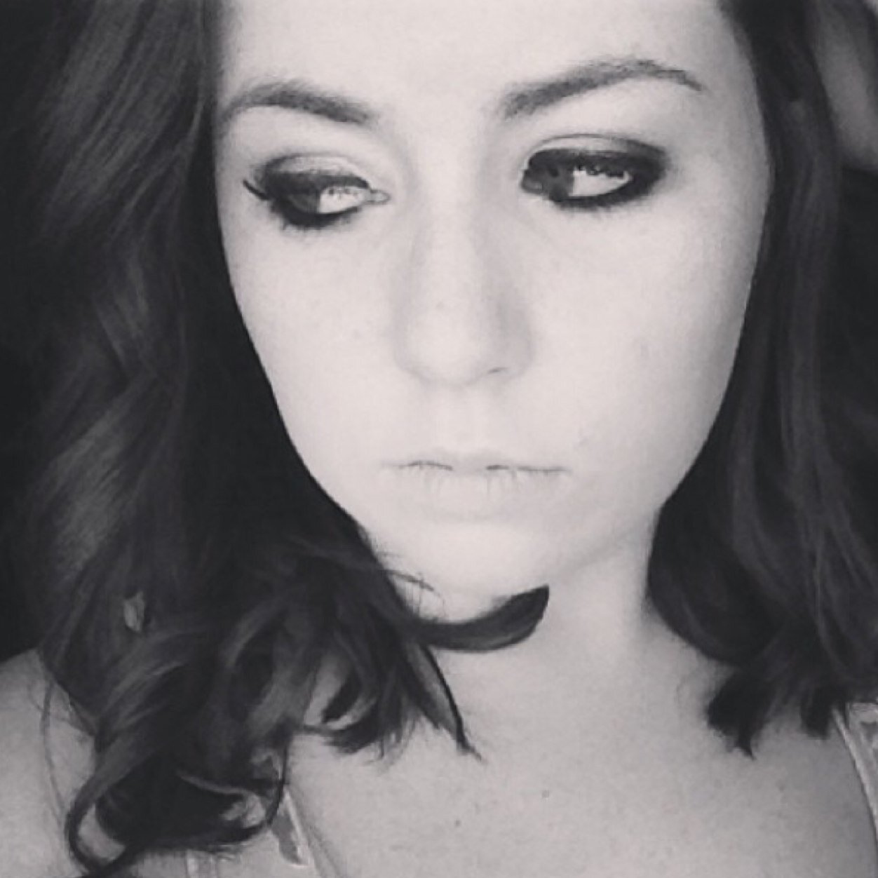 Katie. 18. NIU. 

Follow me and yeah I'm boring so enjoy :)