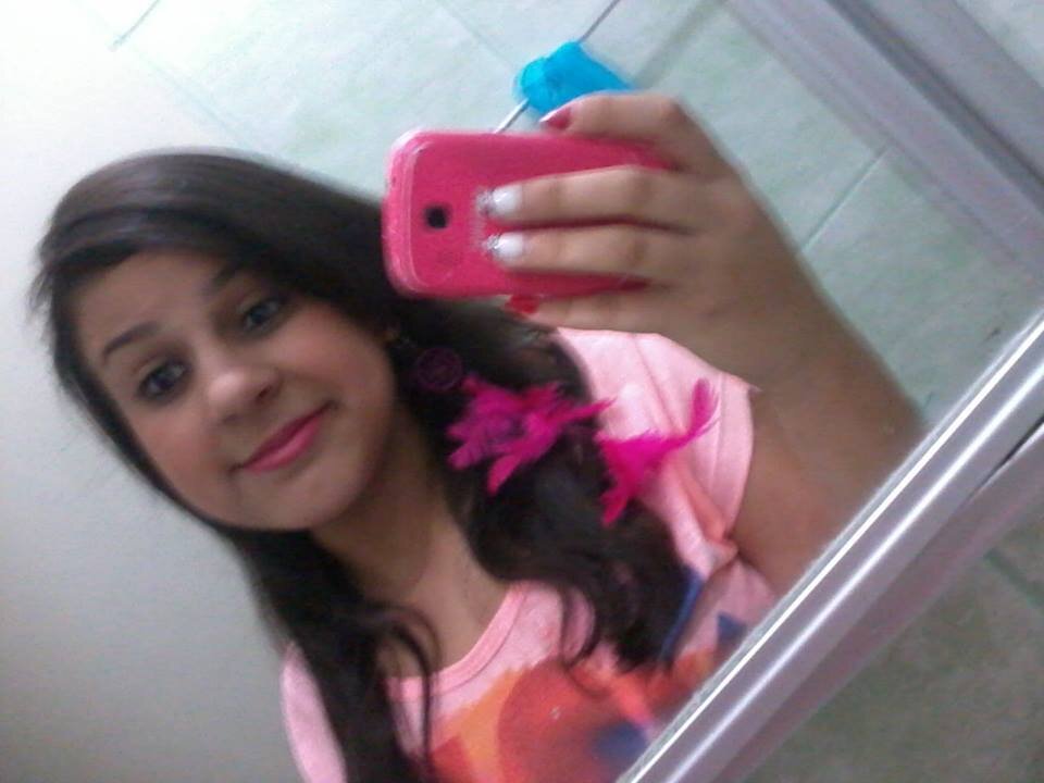 Amo funk,sou legal bonita,simpatica,gosto de come haha! amo deus em primeiro lugar ;3
