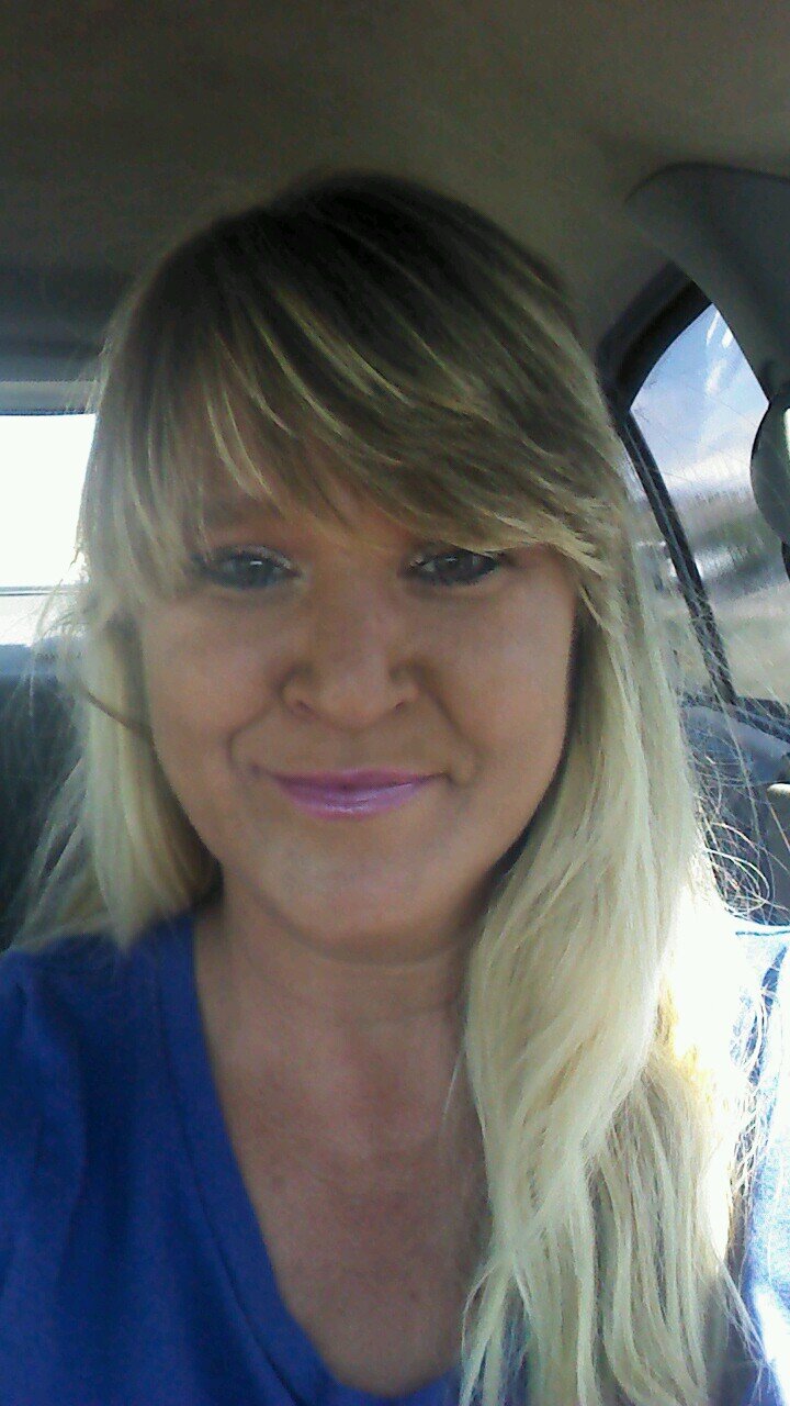 Love to have fun in the sun! I like good peopleI love anythin to do with water I love camp and fish I love the wild life! Just a small town girl livin in small