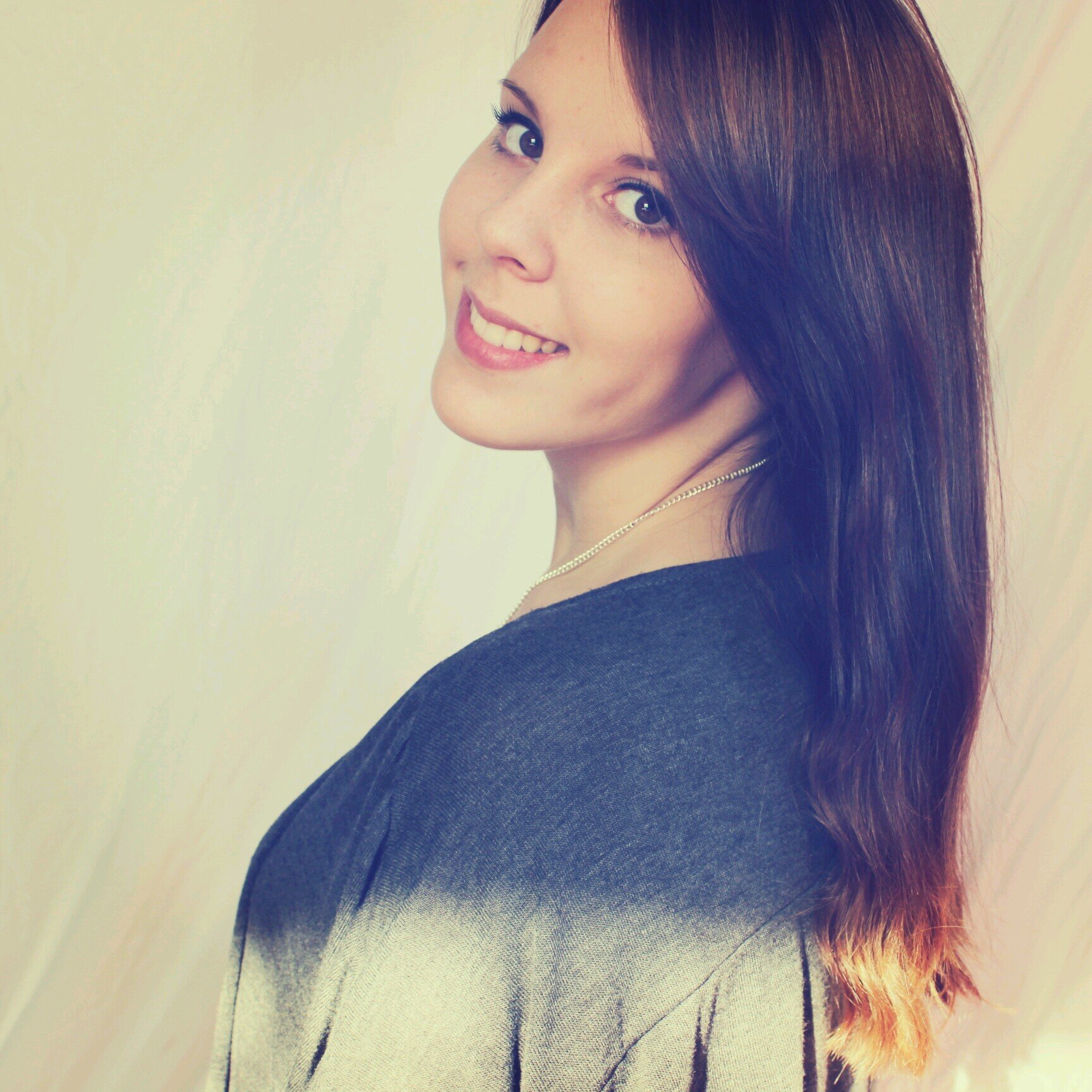 Belieber ∞ | 8/4/11 | 22/3/13 | 8/4/13 | 18 years | Switzerland | Follow me on instagram → http://t.co/FsJMHAKTAH…