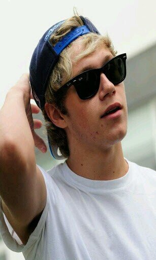 M-my n-name i-is N-Niall. I-I l-love t-to e-eat a-and s-sleep. (Shy. Stutters. Gay. Rp.)