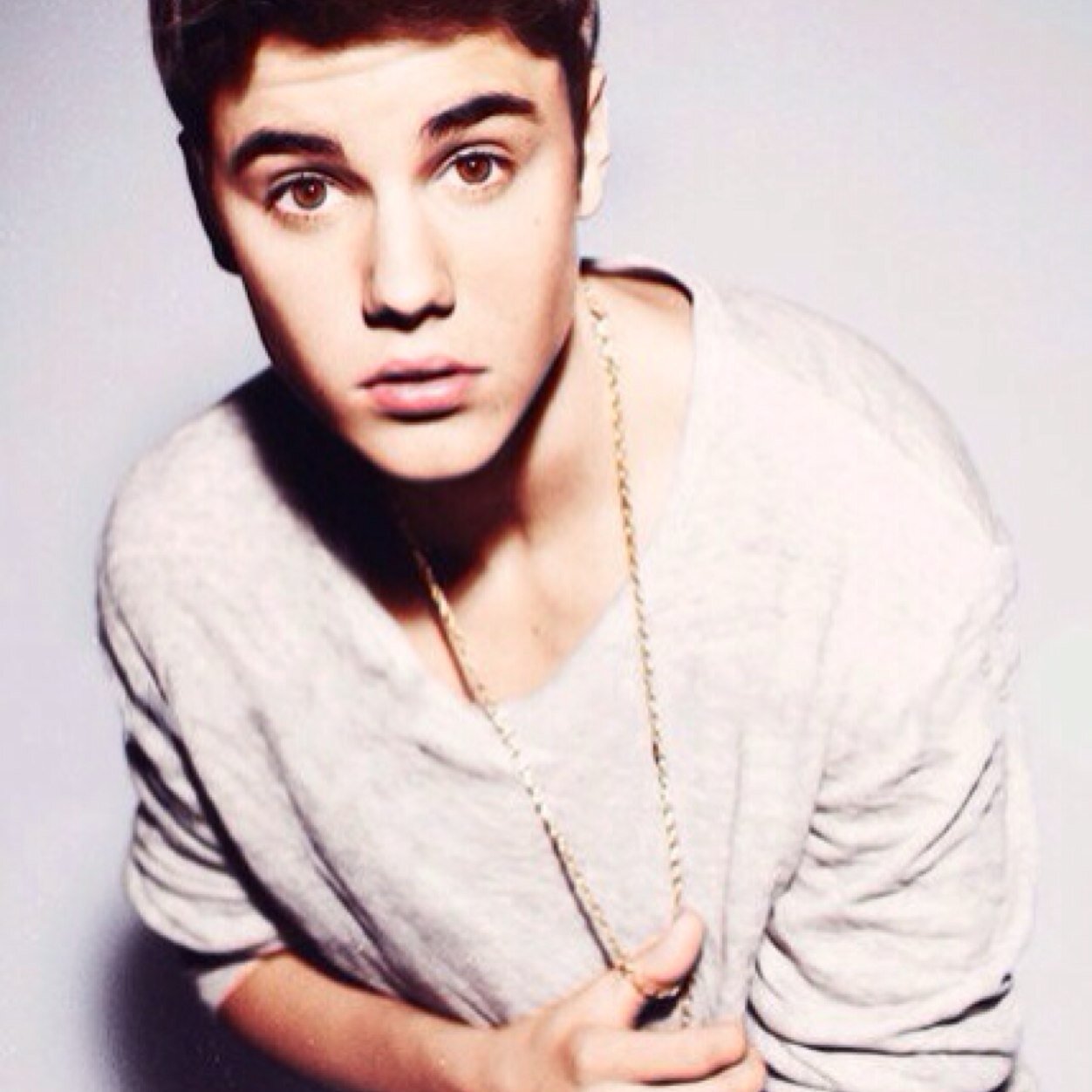 Dont follow this account but follow @cakelikejustinb she follows back !Stay strong☺️❤️