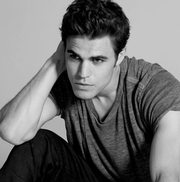 Dylan, D, Lerry. Você escolhe, desde que me leve para beber. ||RP||