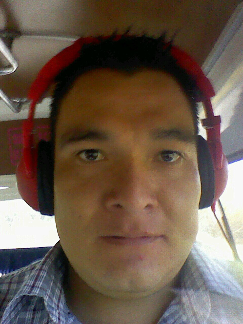 Lic. en Admon. Púb. y Cs. Pol. casado y con tres hermosas nenas. Y aficionado al ekipo mas grande del continente el Club América!! CH,SK,PB4EVR.