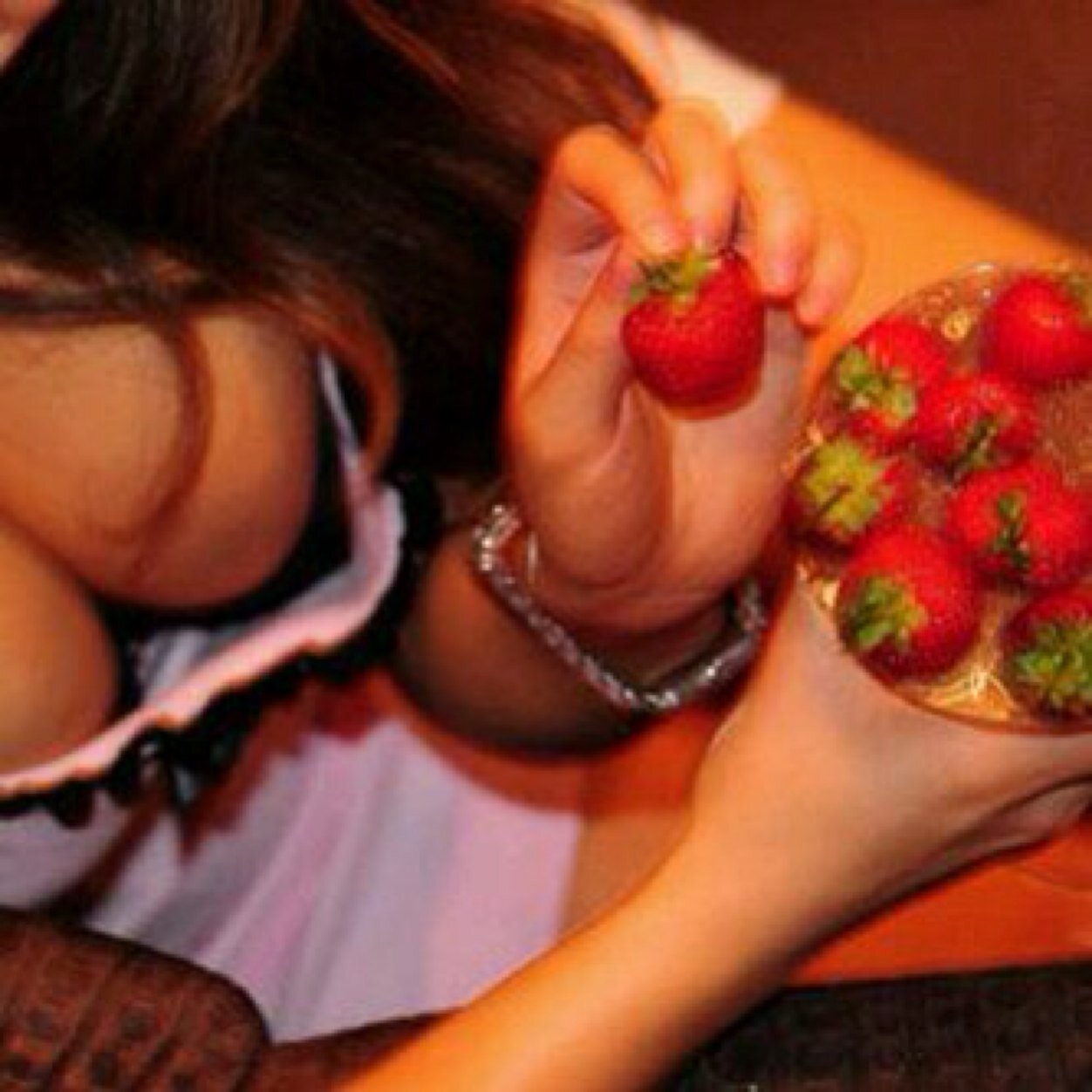 ‏‏عمرري 21 مطلقهه ممحونهه احب الجننس كل ششي تبغاه انا حاضرهه بس للجادينن
