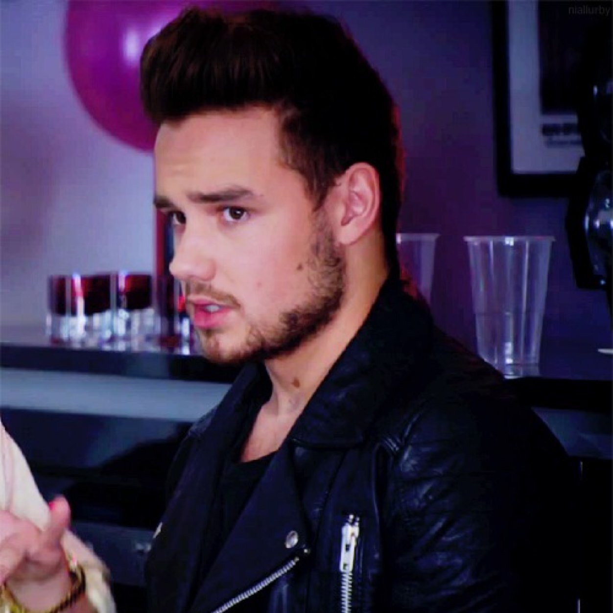HI, PLEASE FOLLOW MY ACCOUNT @queenmerel ! THANK YOU SO MUCH , ILY XX