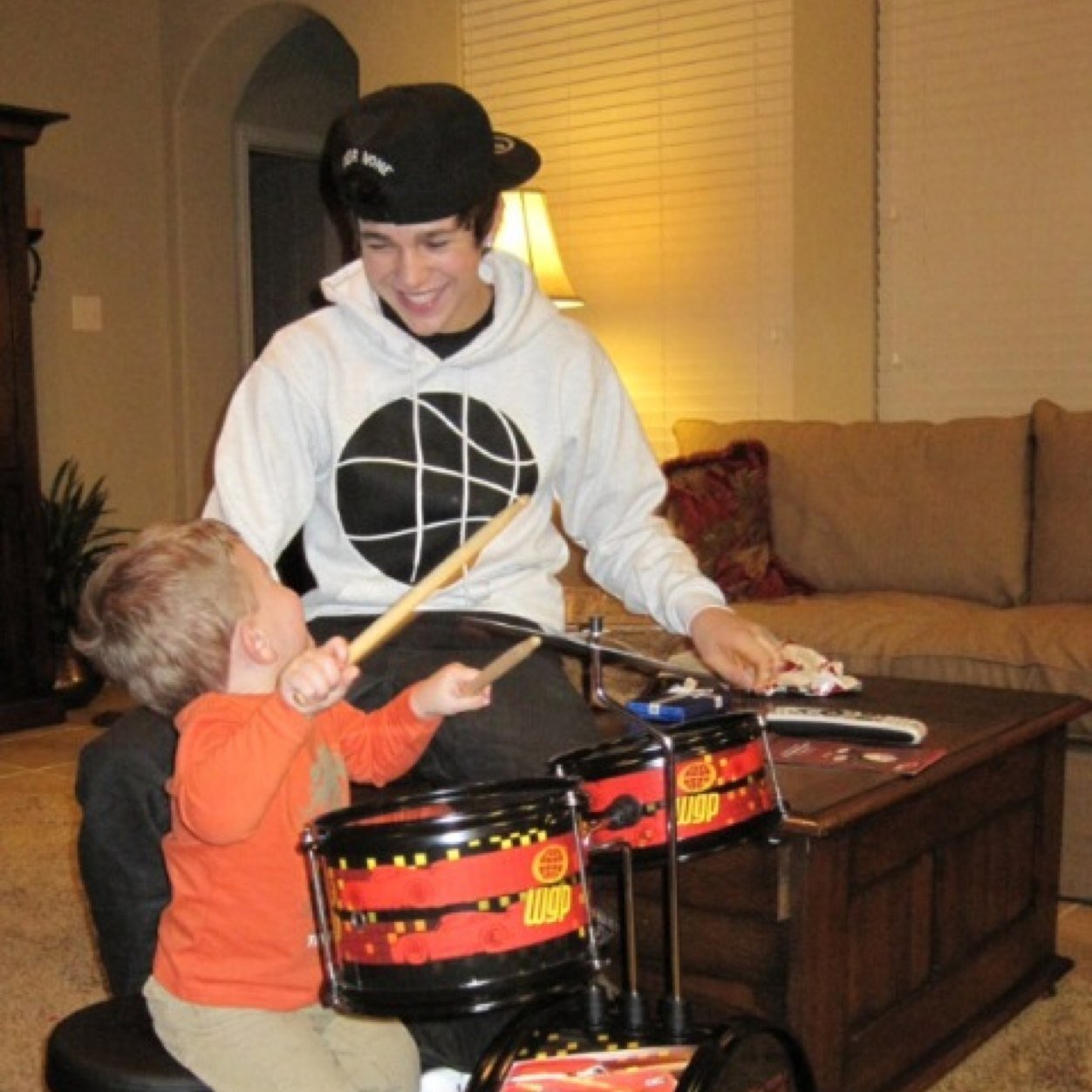 Austinsfoot_'s profile picture. Well congrats on your free follow❘Dont follow back, follow me back on @Catloves1DandJB ↓also follow me on instagram↓ http://t.co/3cXOeOzhSQ