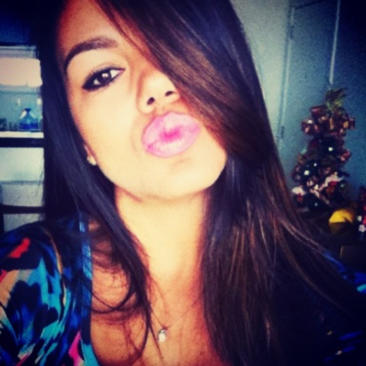 Sou uma mulher que acredita em Deus, tenho uma família linda, sou guerreira, feliz, alvinegra fiel, e mãe da Paola !!!