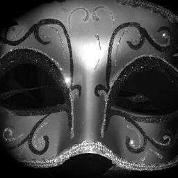 pearl_noir's profile picture. Jaded Pearl watching life through shattered glasses !!!