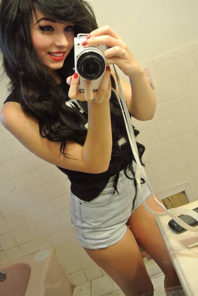 top__m0LLy_'s profile picture. Nobody talks to my sister like that.