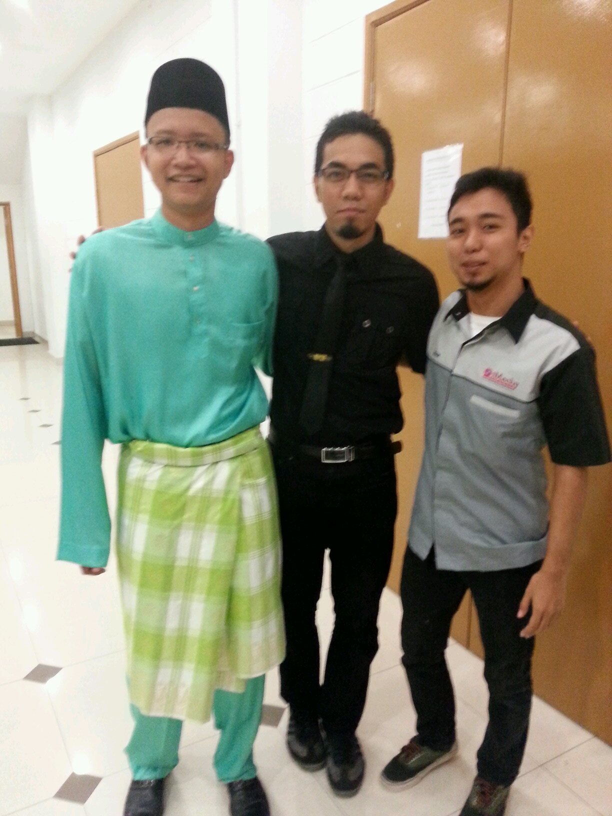 IkmalMd's profile picture. Mechanical-Apple-Guitar-Physics-Swearing-Zombies