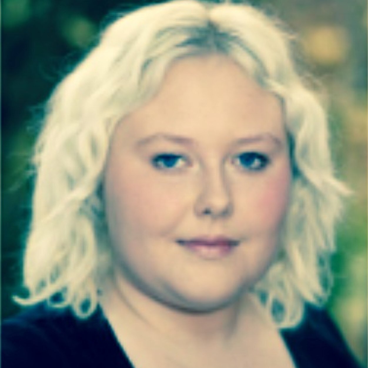 Lover of all things Panda, Singer-Actor-Mover-Groover & seeking representation. Email-keelycole01@yahoo.co.uk