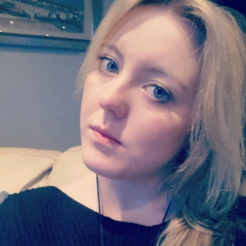 AmandaxValo's profile picture. Make-up Artist training at Henley in arden College