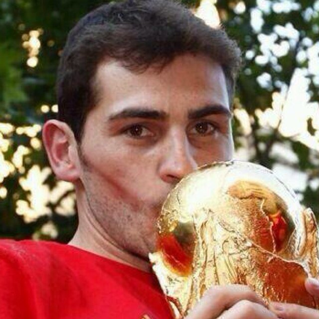 IKER CASILLAS FERNANDEZ,
SIEMPRE EN MI CORAZÓN,
EN MI BLANCO CORAZÓN.
GRACIAS CAPITÁN !!
3