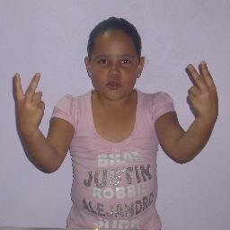 me pueden agregar al twitter y al facebook