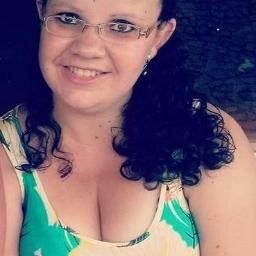 Momôzin vamos fazer assim
eu cuido de você, você cuida de mim
Não desisto de você e nem você de mim
Vamos até o fim, dá a mão pra mim