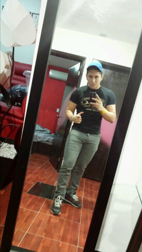 DANIELTOVILLA's profile picture. Si venimos a parar a este mundo, lo menos q debemos hacer es conocerlo....Cuantas escalas quieres hacer, antes de tu ultimo despege? la vida es un Viaje