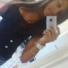 ●๋•Eu que vivo com α cαbeçα nα luα, com músicα no ouvido e corαção nα bocα :)
eu sou a menina loukinha que te faz sorrir :p Segue? ♥