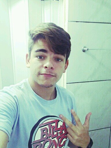 Veio tenho 18 anos , e agoraminha meta na vida é estudar pra ter um futuro melhor !!
