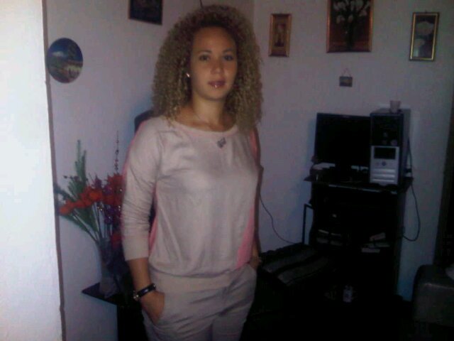 Ser feliz al. Lado de la persona que amas es lo mejor y esa personaita tiene nombre y apellido . :) Nanito Francia